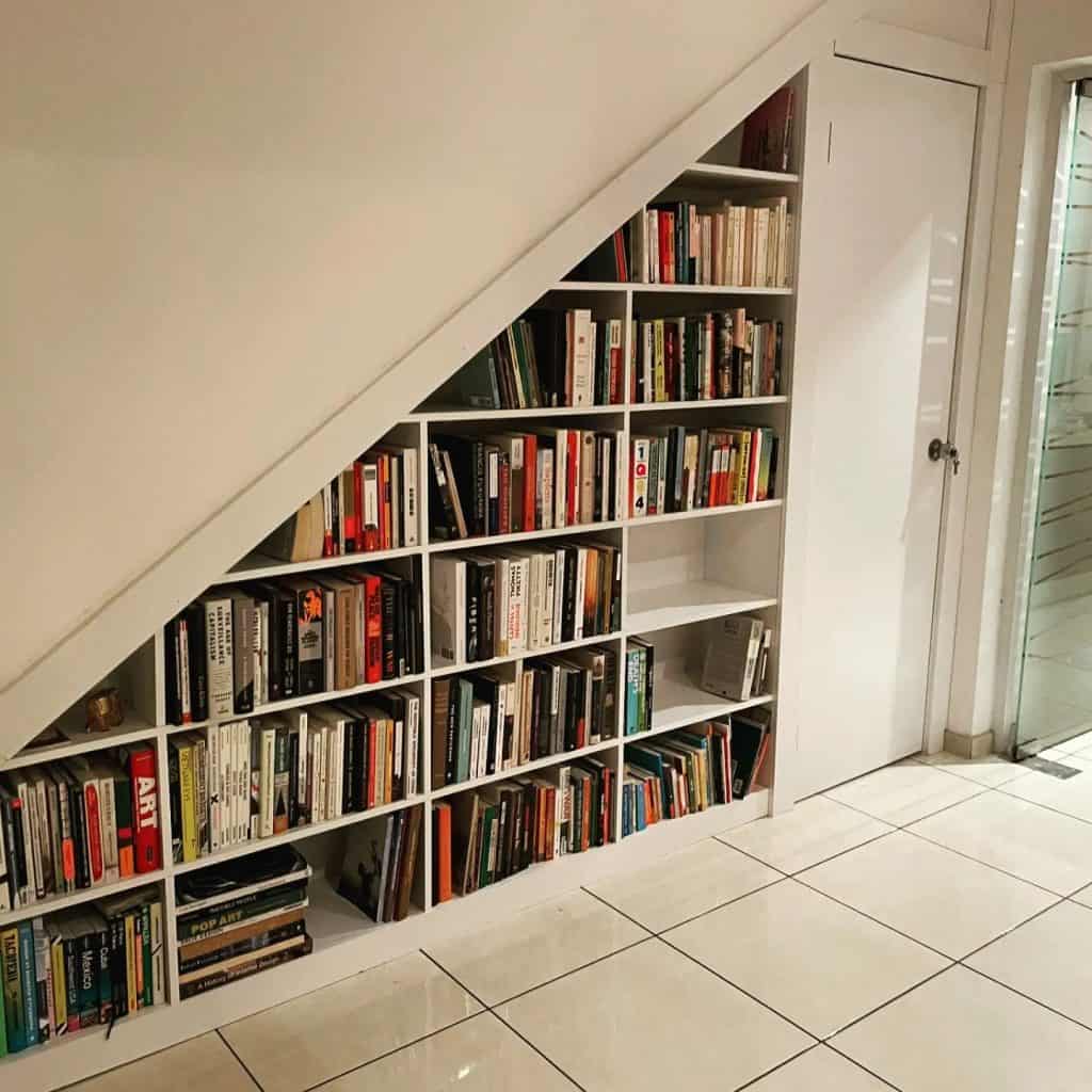 Ingenious_Bookshelf_on_Stairway_Overflow_1