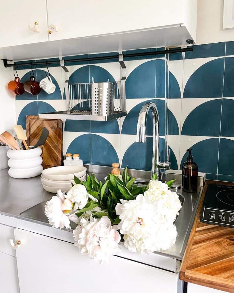 farmhouse kitchen backsplash