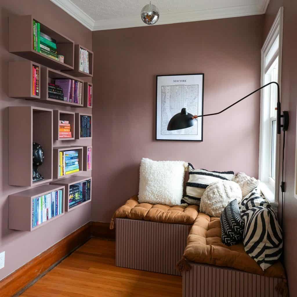 Reading_Nook_Idea_for_Small_Space_Comfo_5