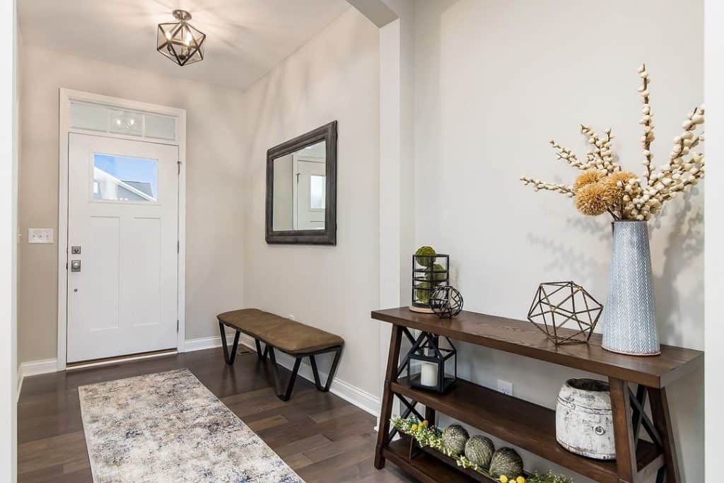 Rustic_and_Welcoming_Entryway_Table_with_1