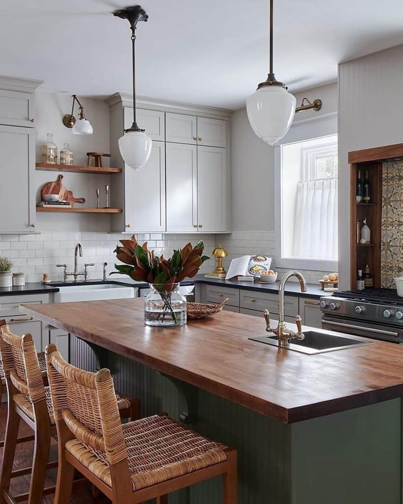 Rustic_yet_Elegant_Design_White_Kitchen_