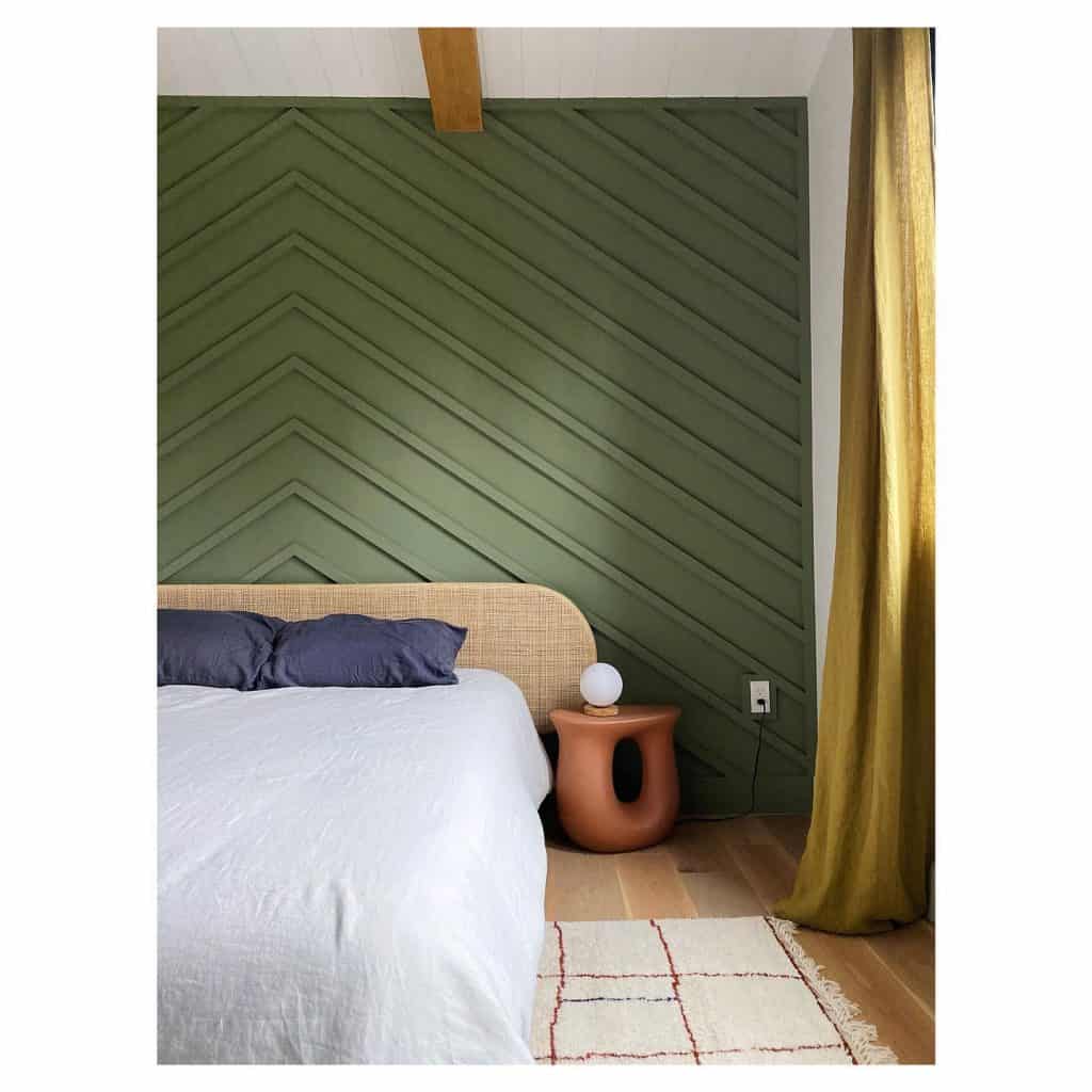 Serene_Bedroom_with_a_Green_Wall_and_Del_1