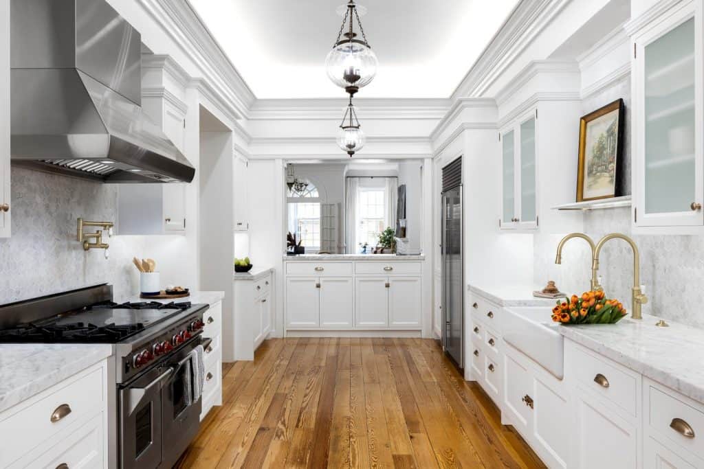 Stunning_Long_and_Narrow_Kitchen_Design__4