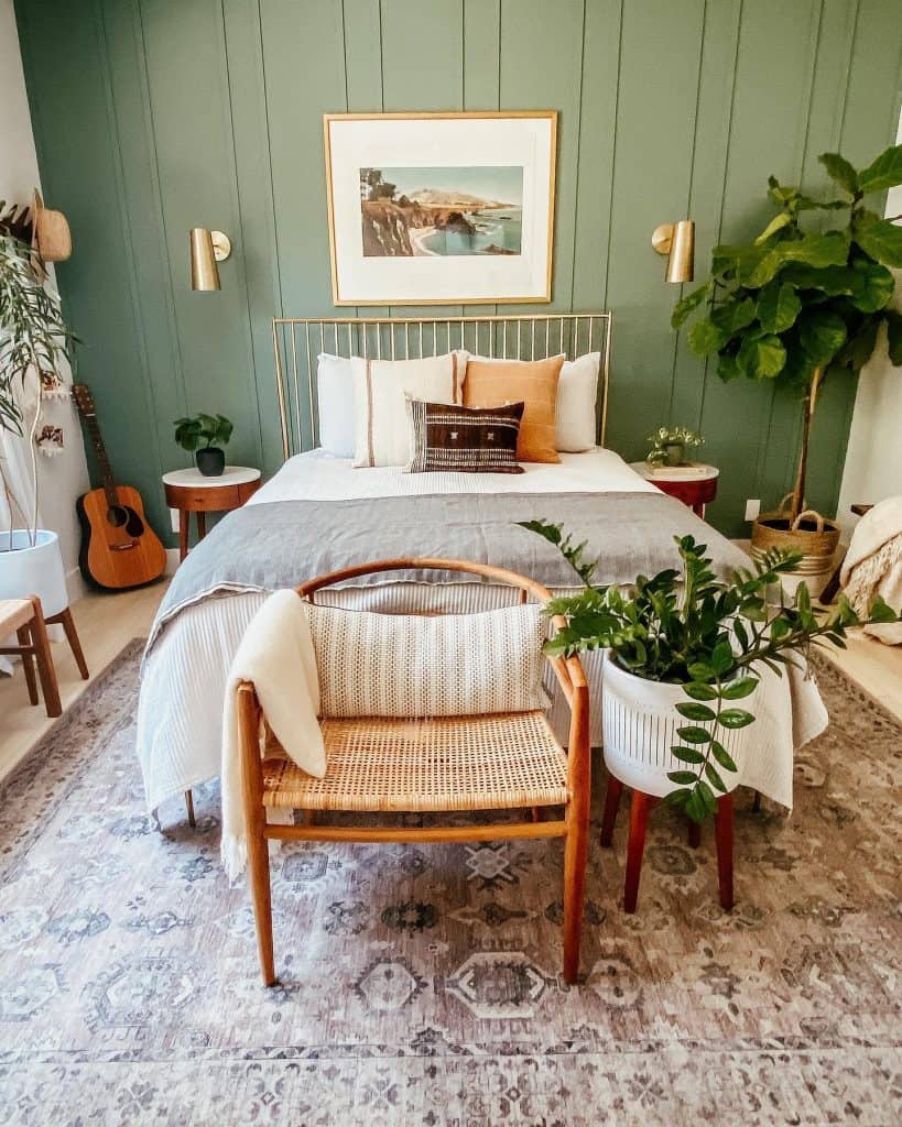 Stylish_Bedroom_with_Forest_Green_Accent_1