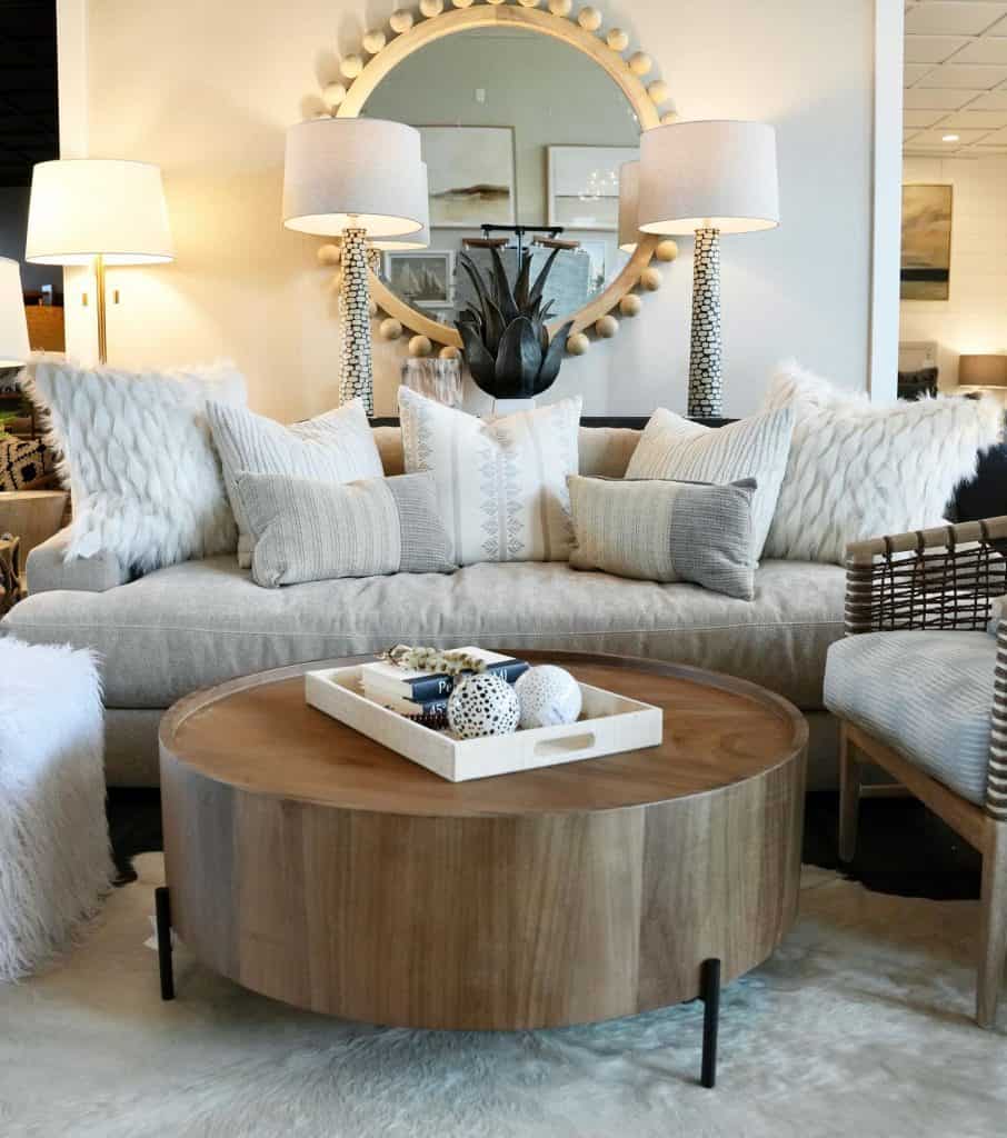 Stylish_Living_Room_Decor_with_White_Fur_7