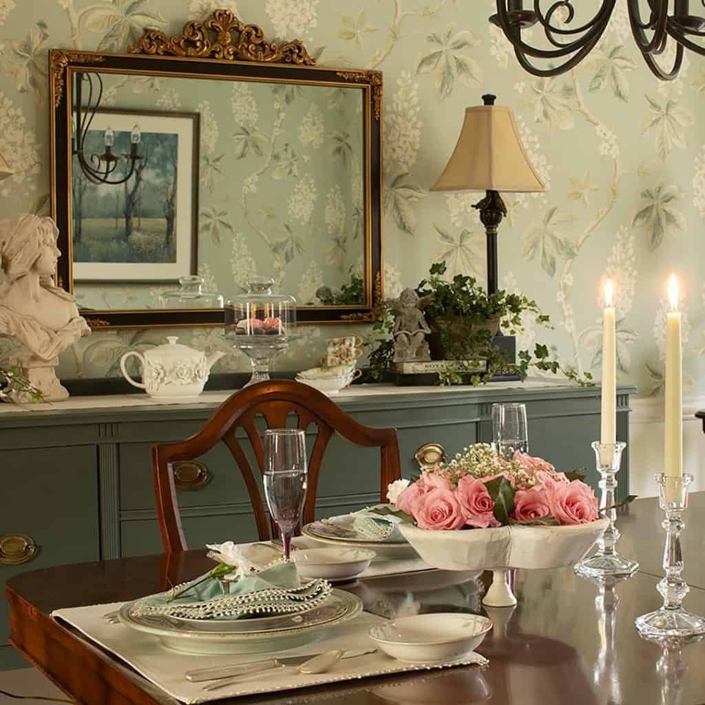 Vintage_Elegance_Dinner_Table_with_Mirr_2