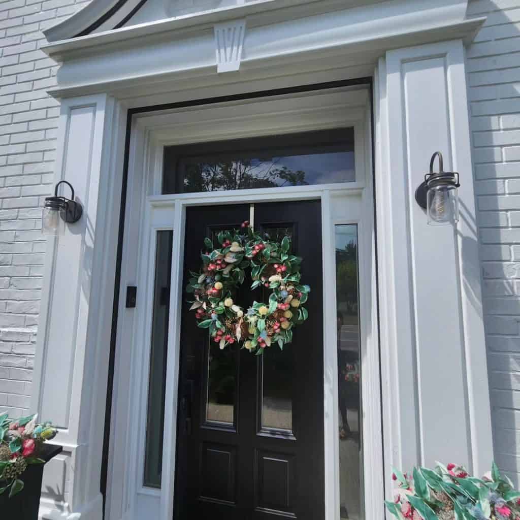 Welcoming_Front_Door_with_Flower_Wreath__4