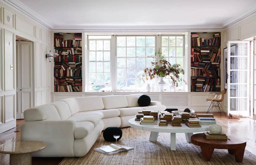 White_Living_Room_With_Elegant_Bookshelv_5