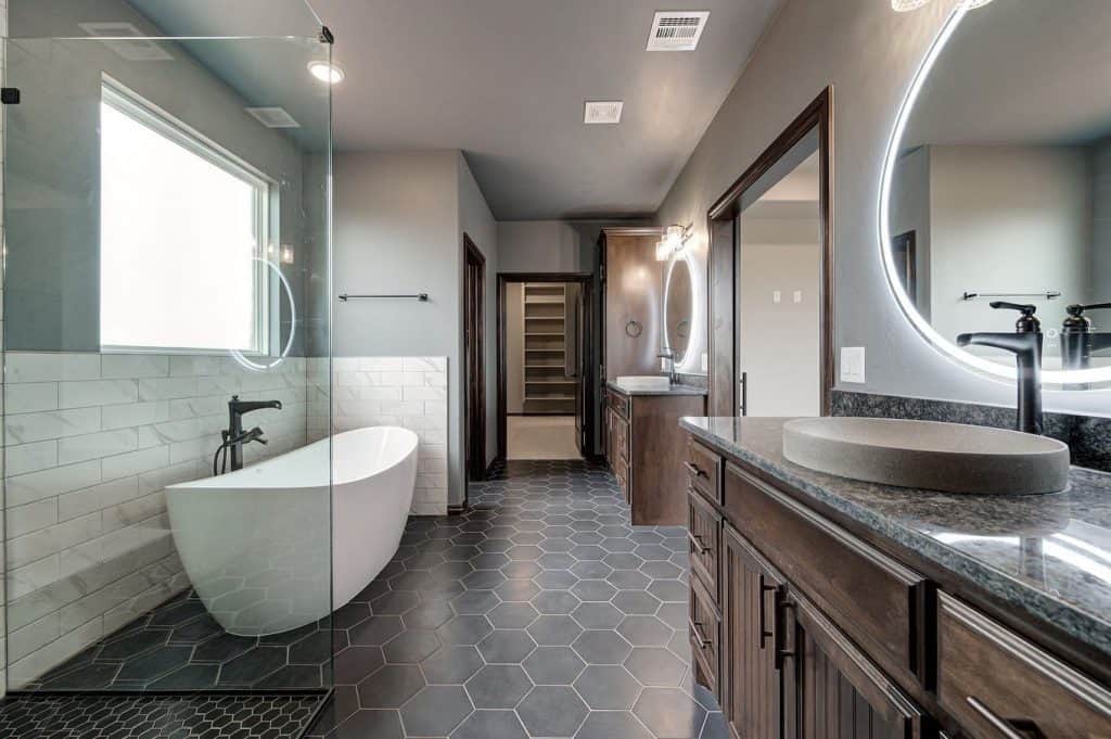 bathrooms_with_hexagon_tile_floors_2