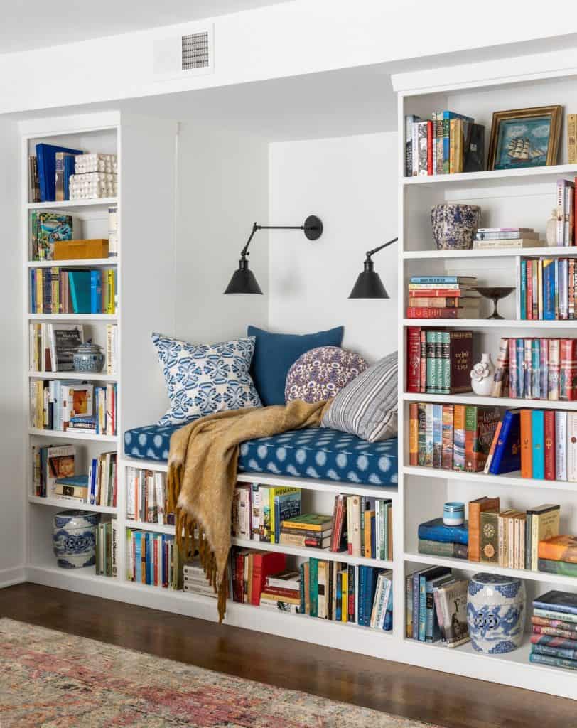 closet_reading_nook_ideas_5