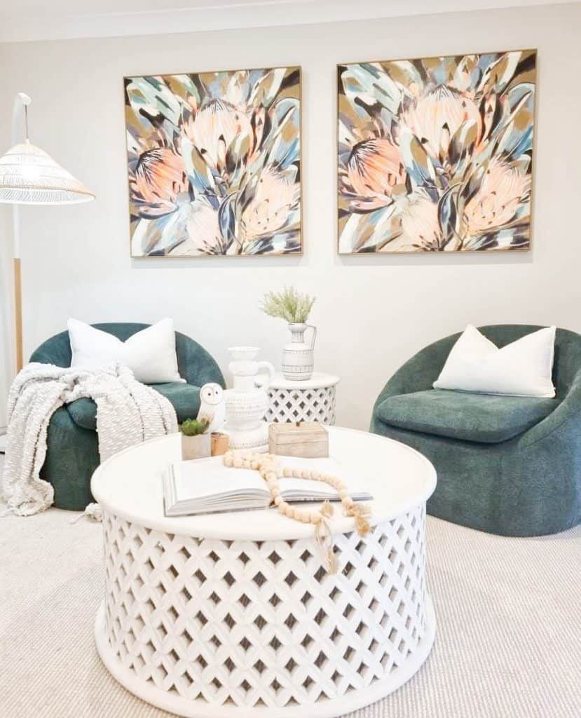 decor_ideas_how_to_decorate_a_round_coffee_table_2