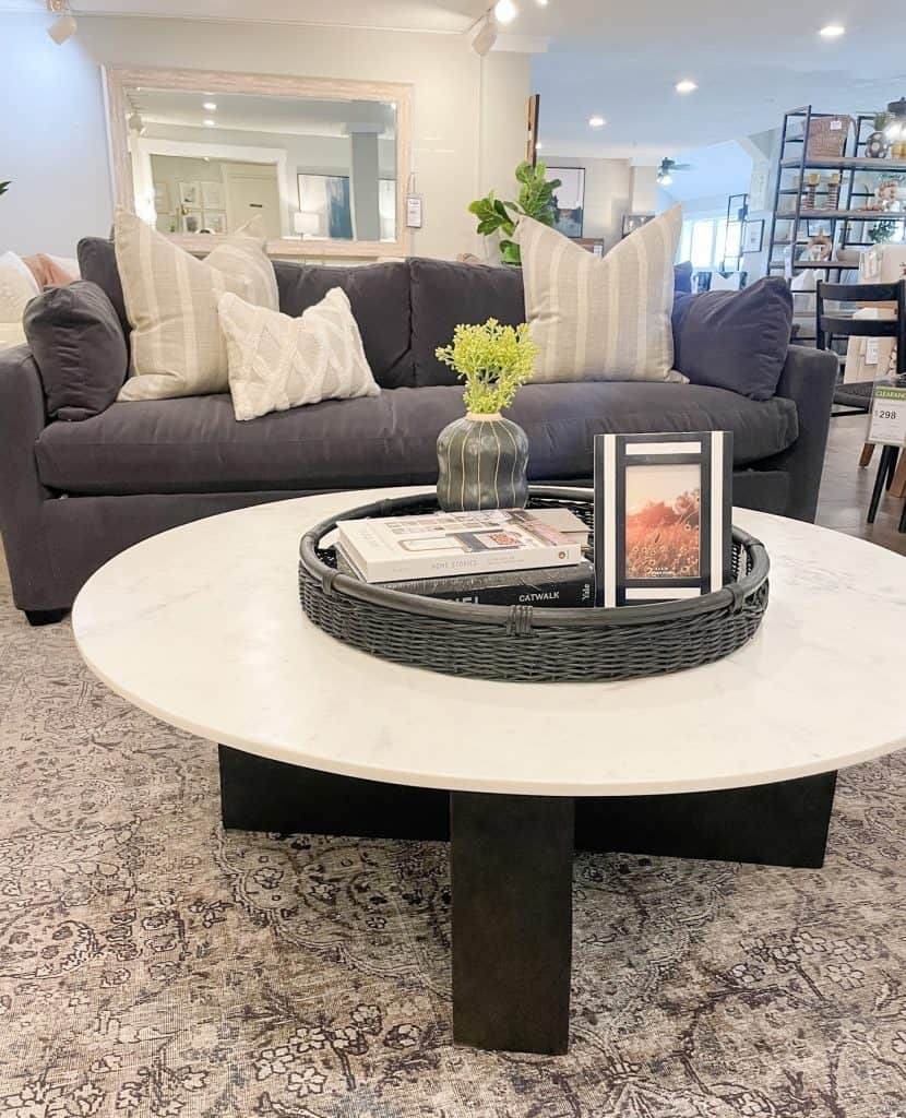 decorating_ideas_for_round_coffee_tables_7