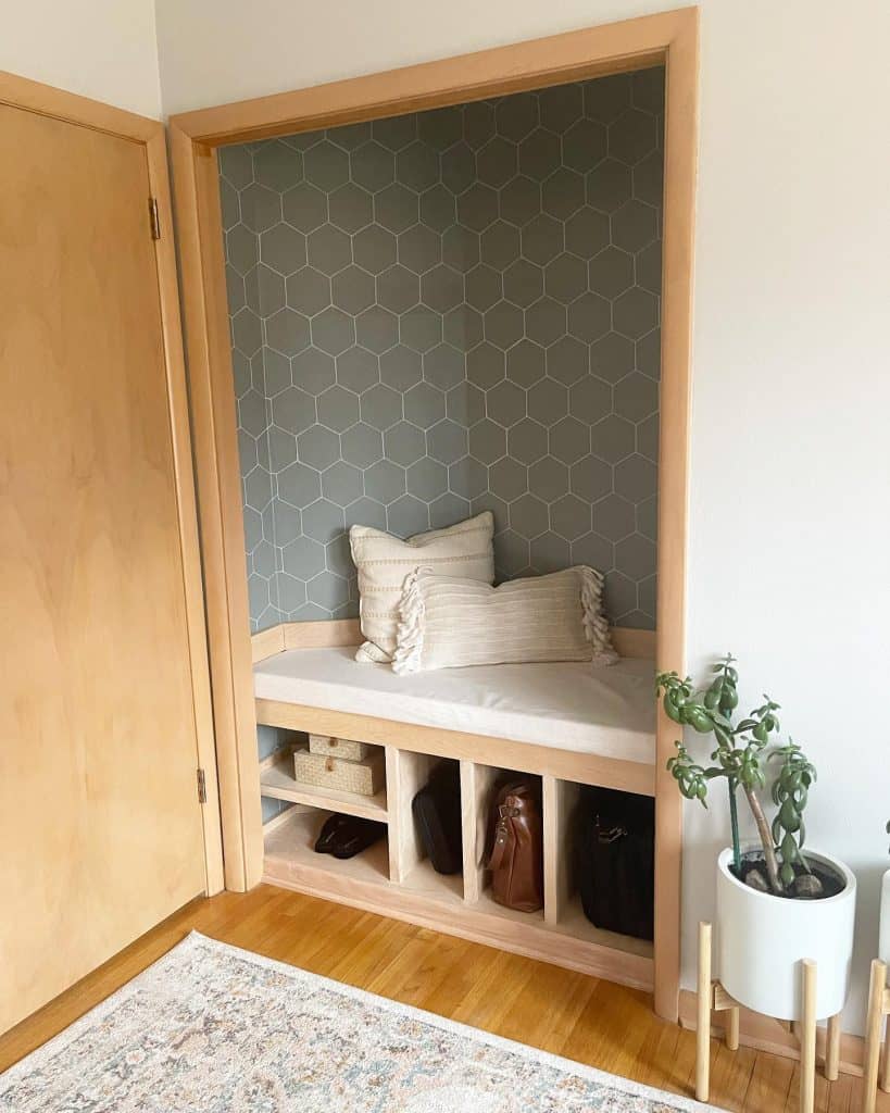 entryway_bench_storage_