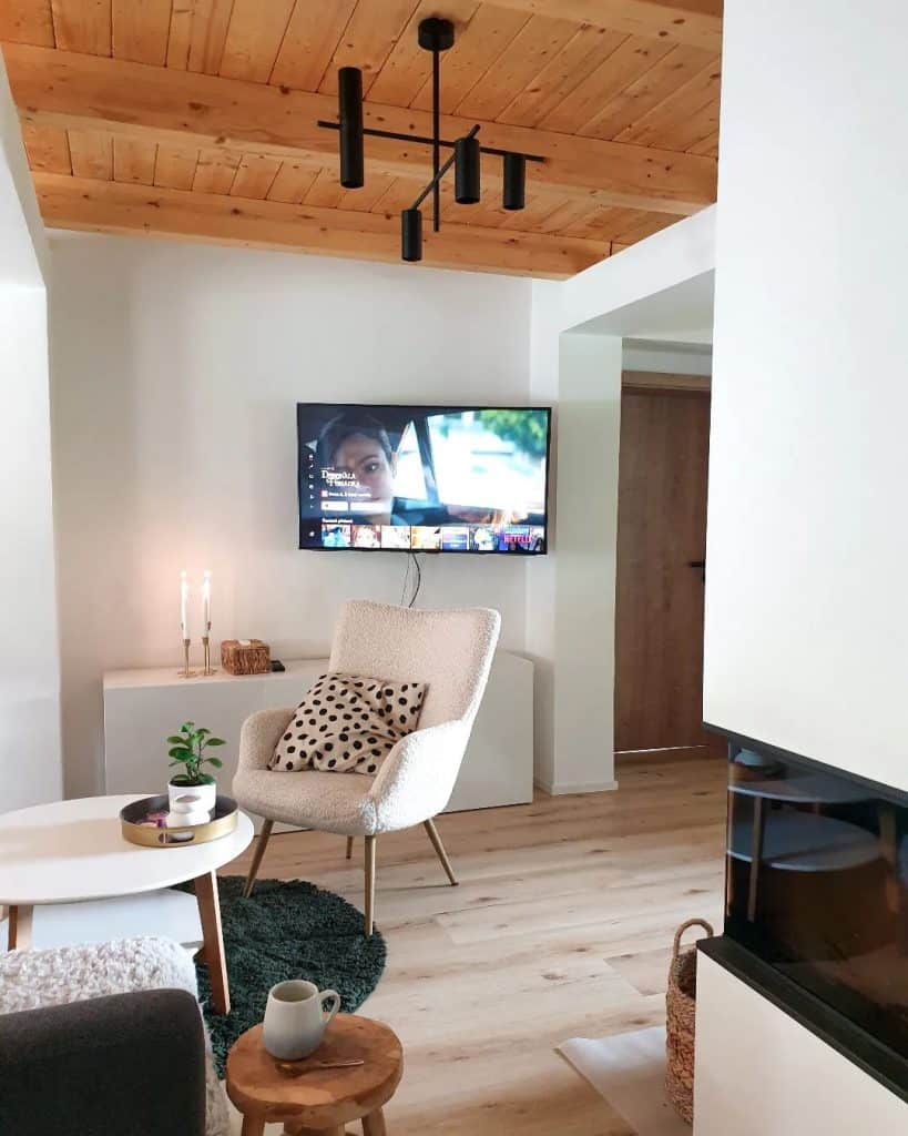 entryway_from_living_room_to_front_door_in_log_cabin_