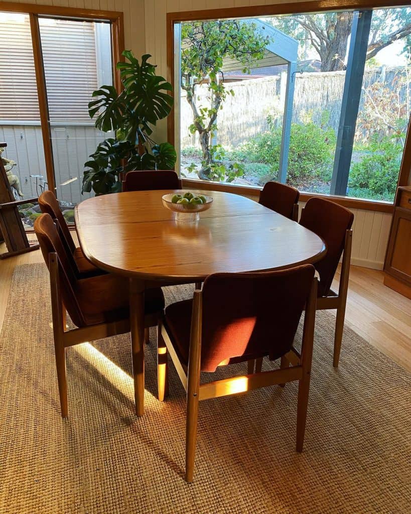 extendable_oval_dining_table_3