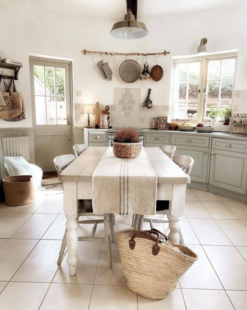 french_country_kitchen_cabinets_4