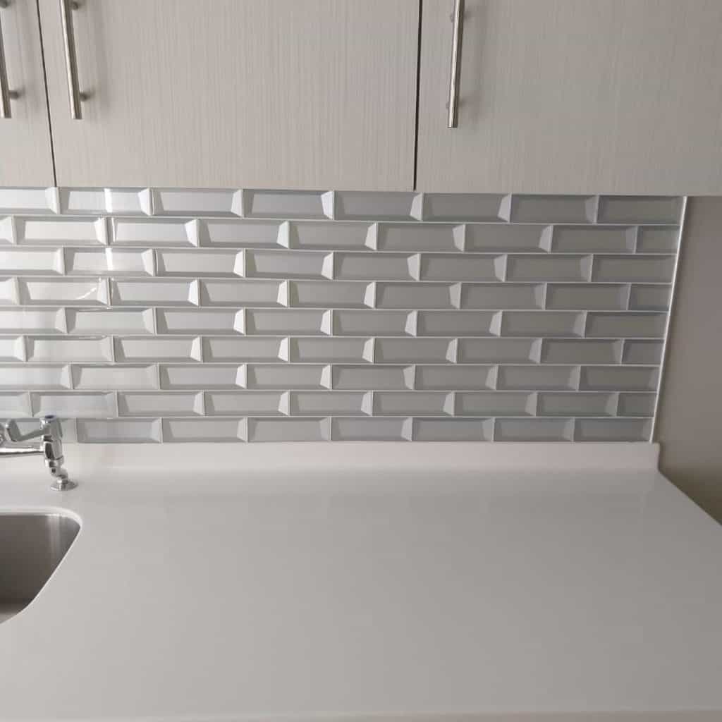 glass_tile_backsplash_2