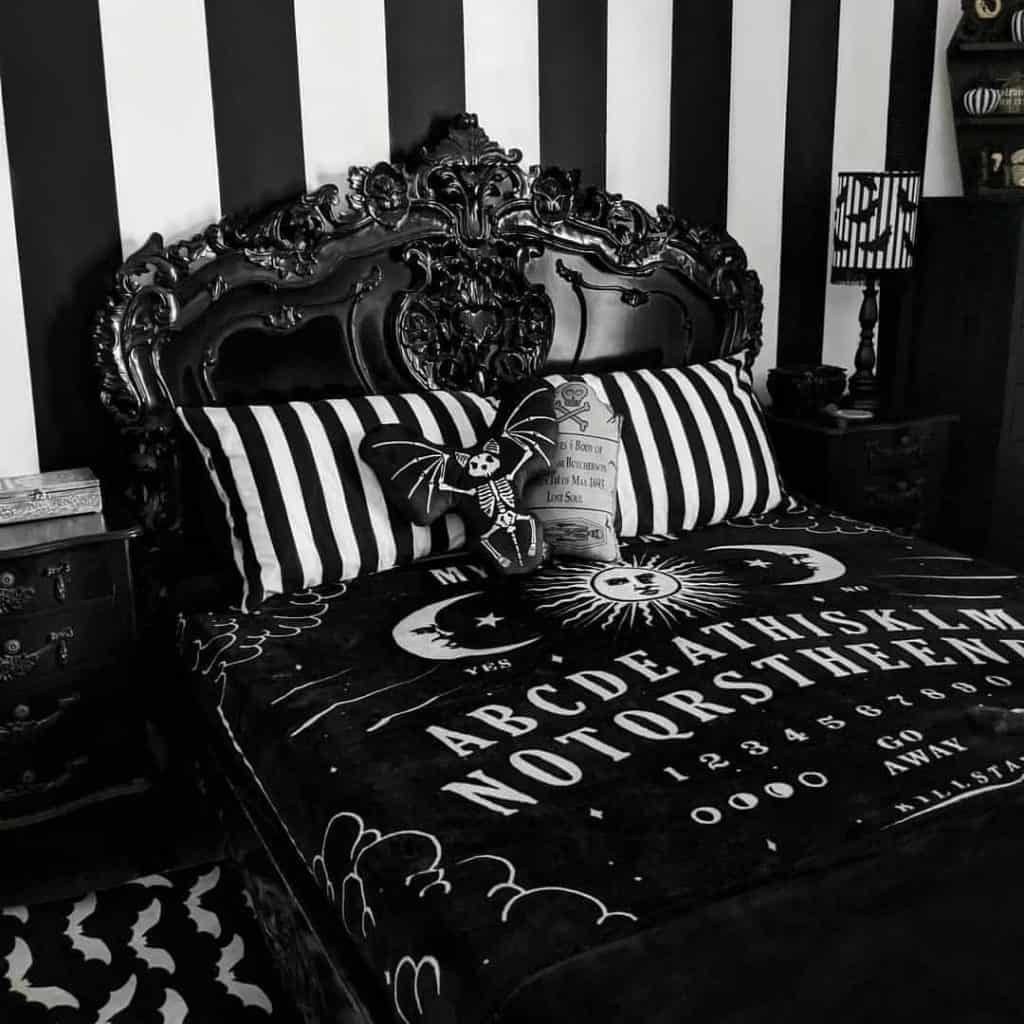 gothic_black_bedroom_