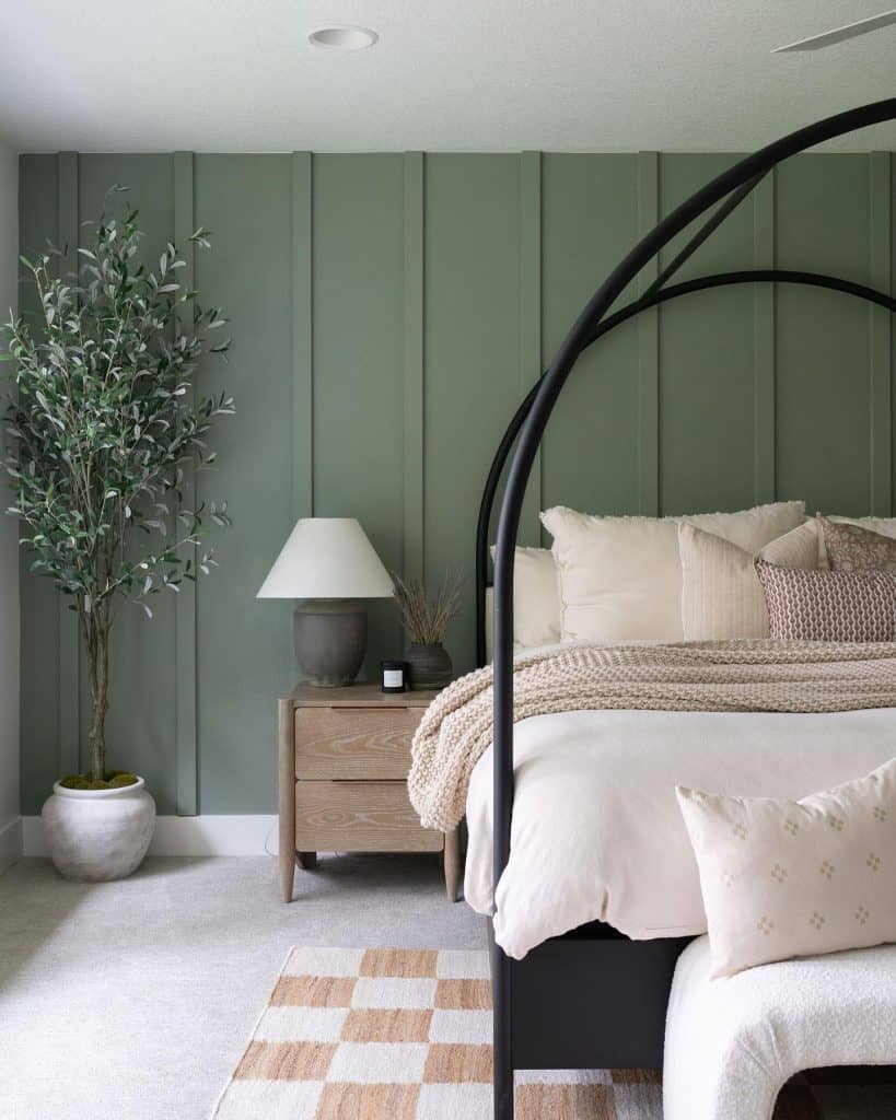 green_accent_wall_bedroom_1