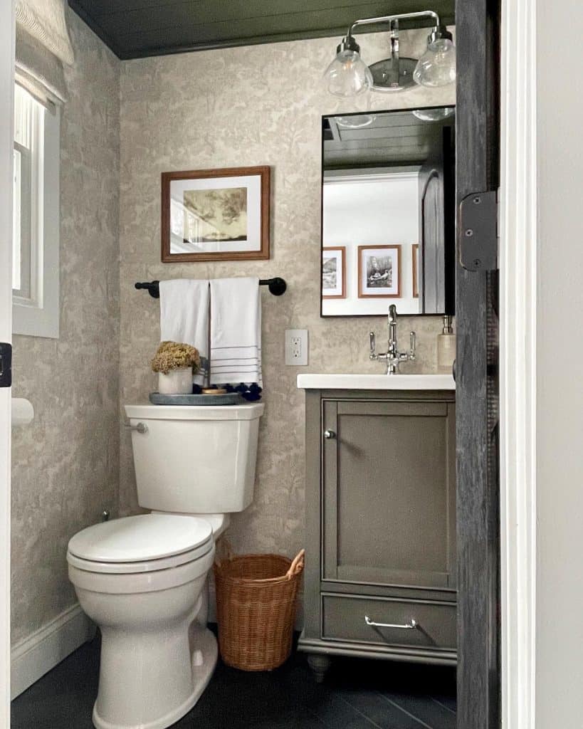 half_bathroom_decorating_ideas_