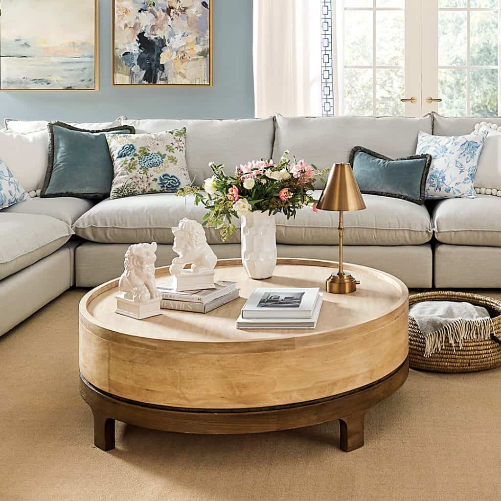 how_to_decorate_a_round_coffee_table_tray_2