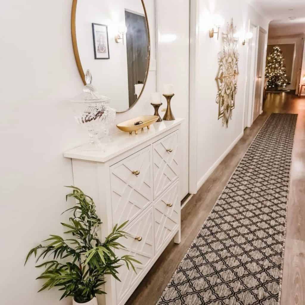 how_to_decorate_narrow_hallway_4