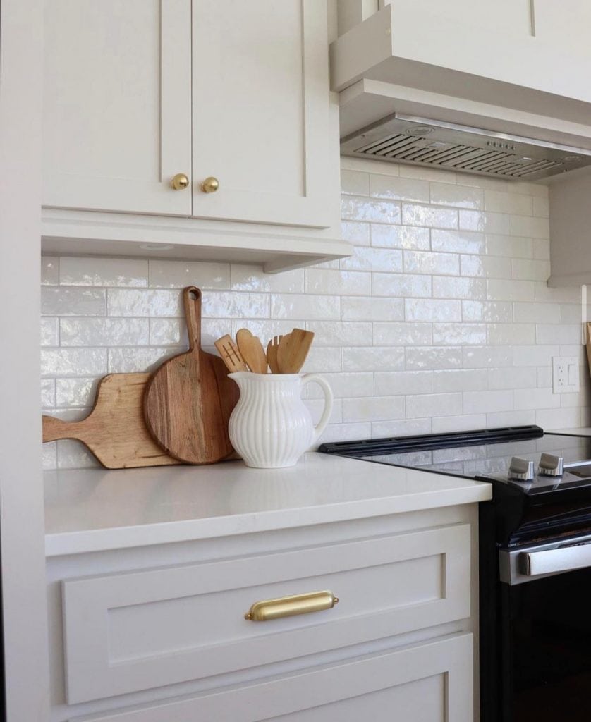 kitchen_backsplash_for_white_cabinets_1