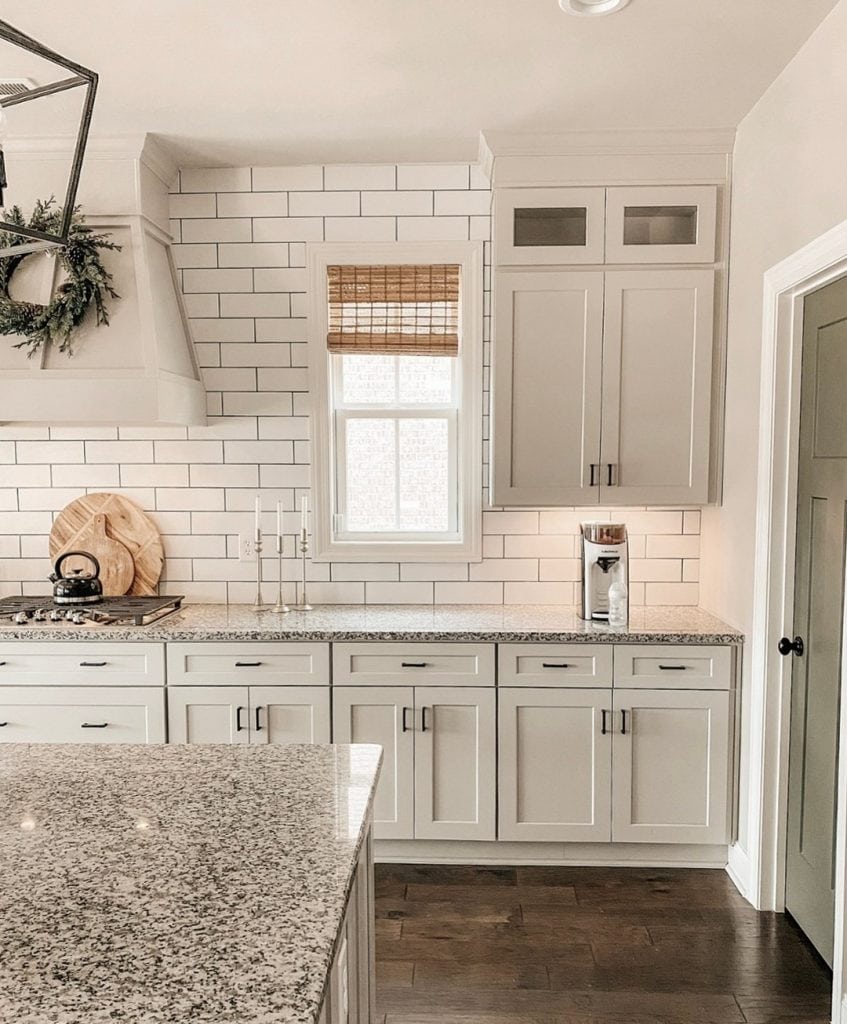 kitchen_backsplash_for_white_cabinets_1