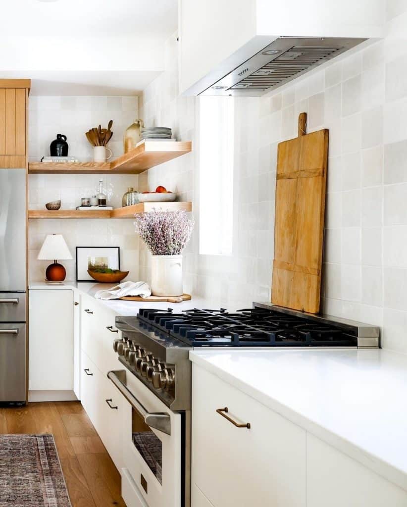 kitchen_backsplash_with_floating_shelves_