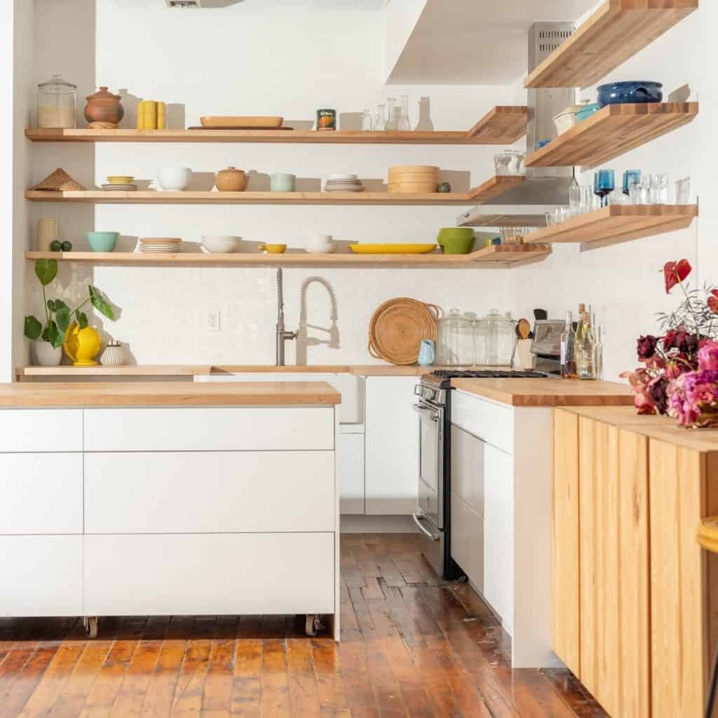 kitchen_hood_with_floating_shelves_