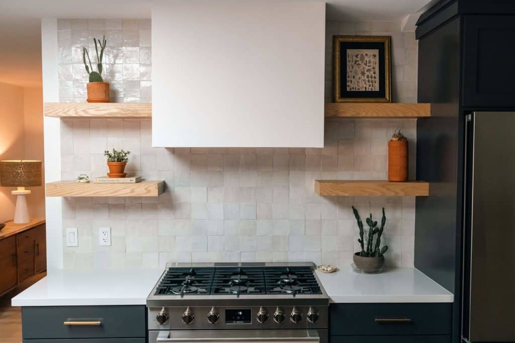 kitchen_with_floating_shelves_ideas_