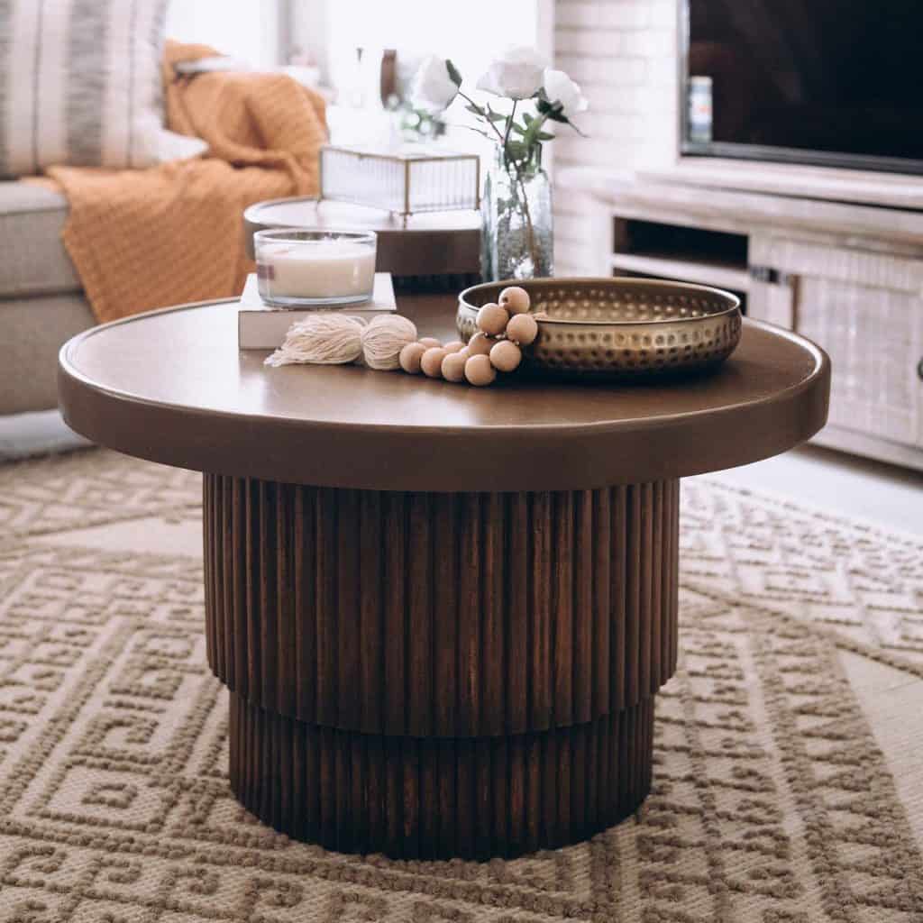 living_room_round_coffee_table_decor_ideas_7