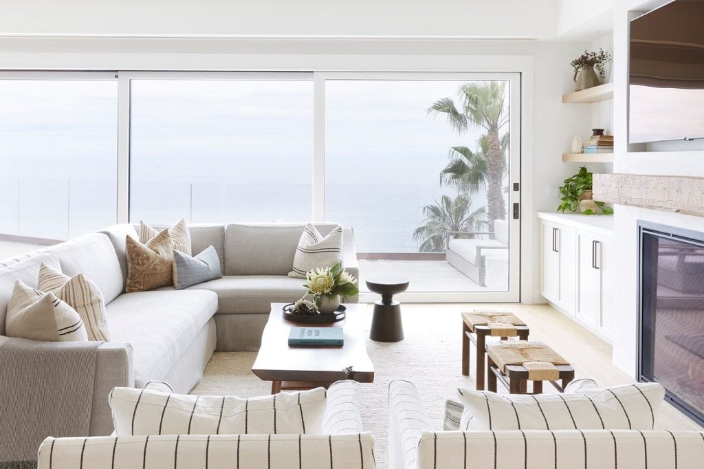 minimal_modern_coastal_living_room_2