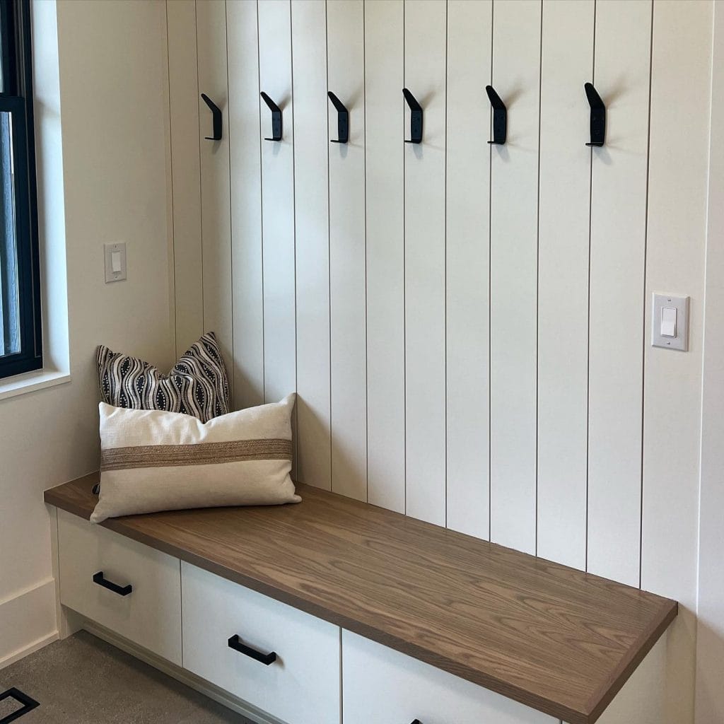 mud_room_bench_and_coat_rack_2