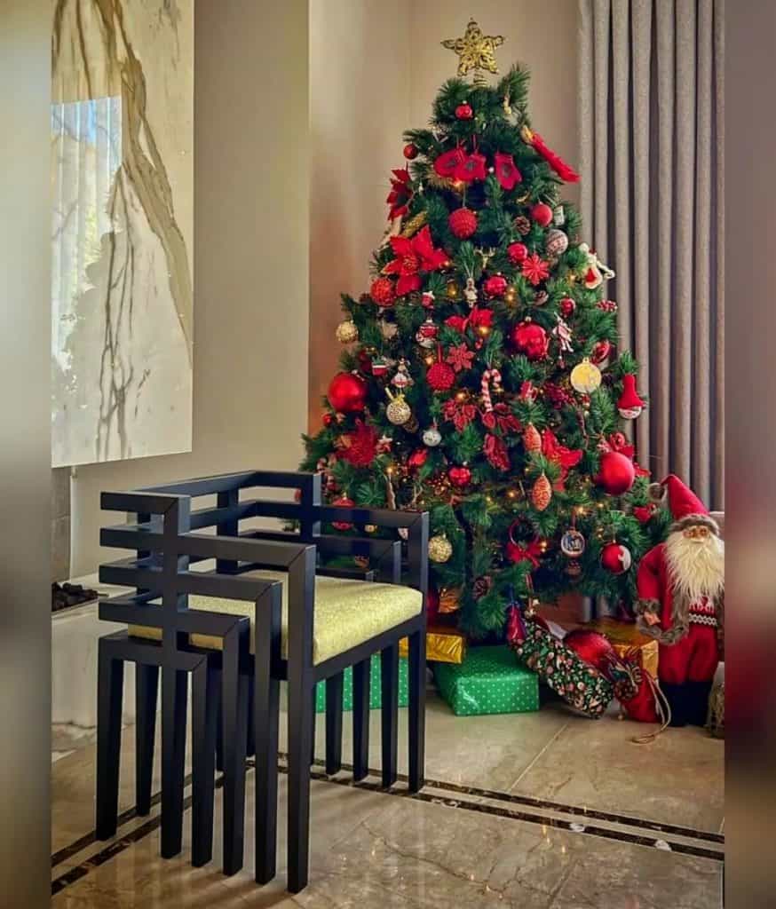 red_and_green_christmas_tree_ideas_