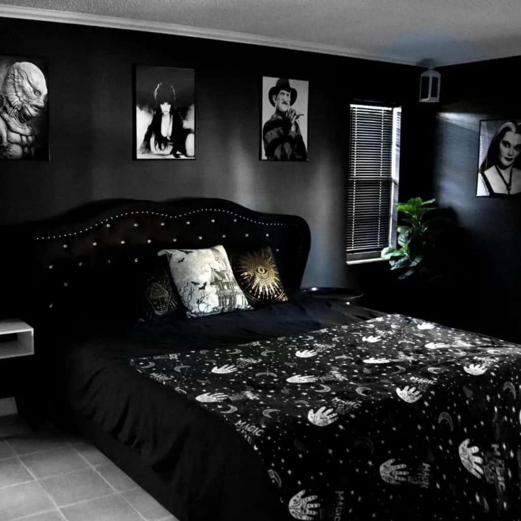 romantic_gothic_bedroom_