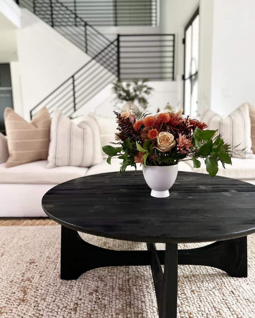 round_coffee_table_decor_ideas_7