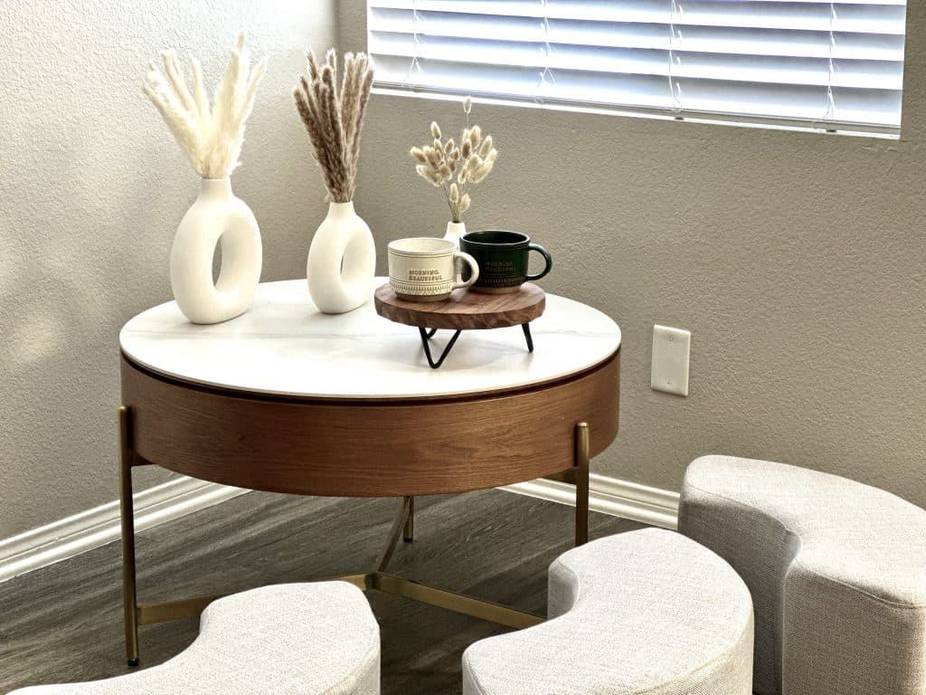 round_coffee_table_decor_ideas_7