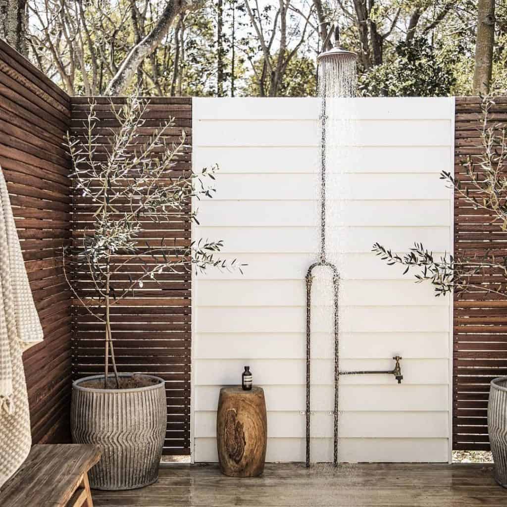 rustic_outdoor_shower_ideas_4