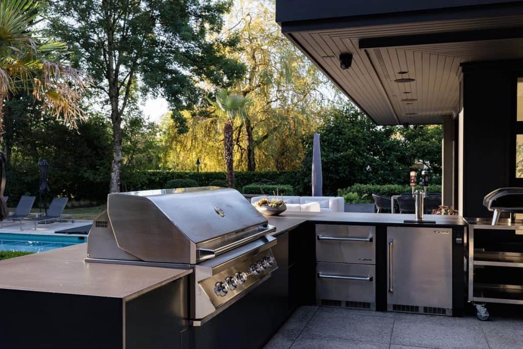 small_outdoor_kitchen_ideas_4