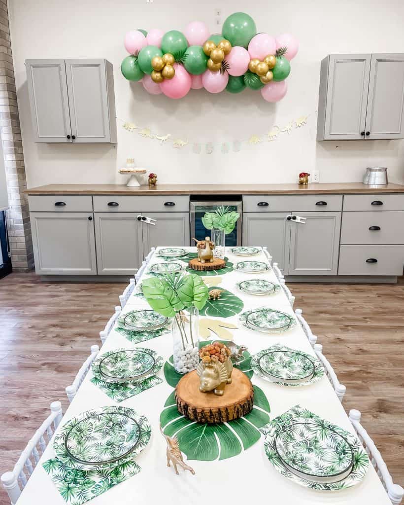 unique_ideas_to_decorate_with_huge_balloons_