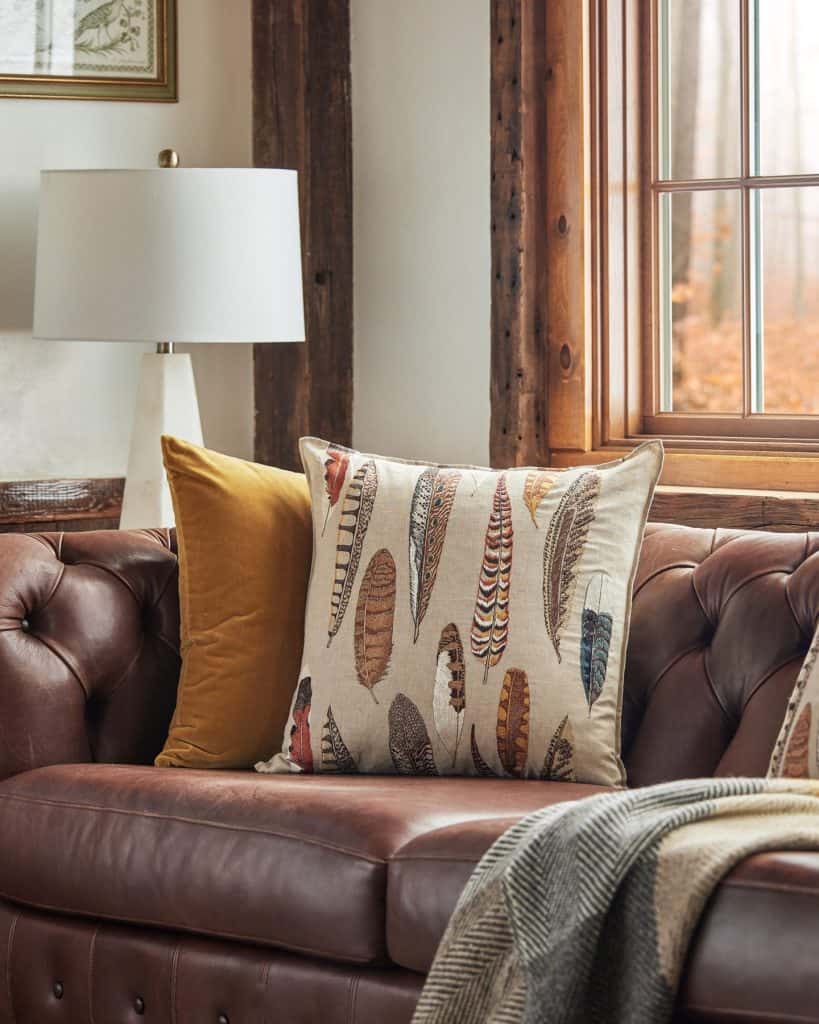 what_color_throw_pillows_for_brown_couch
