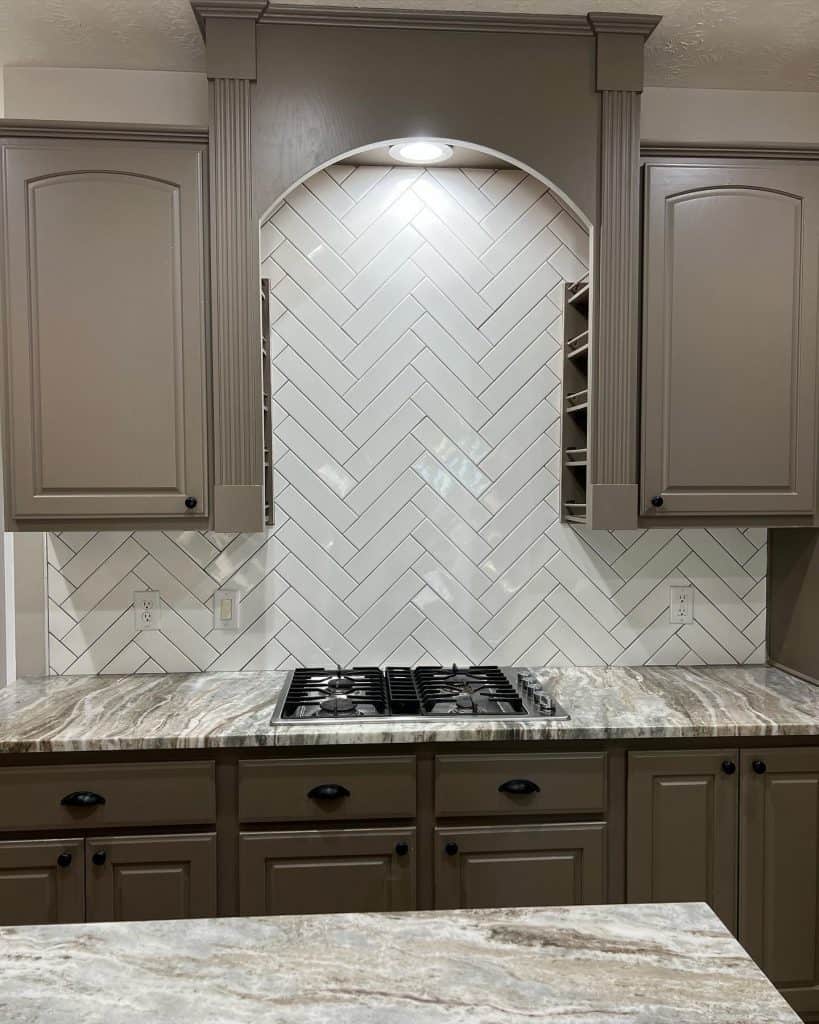 white_glass_tile_backsplash_2