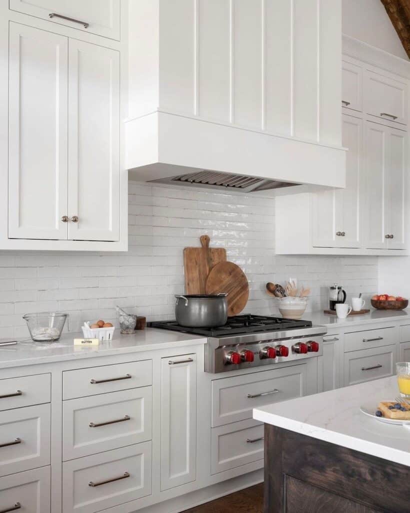 A_Stunning_Kitchen_with_White_Cabinets_a_2