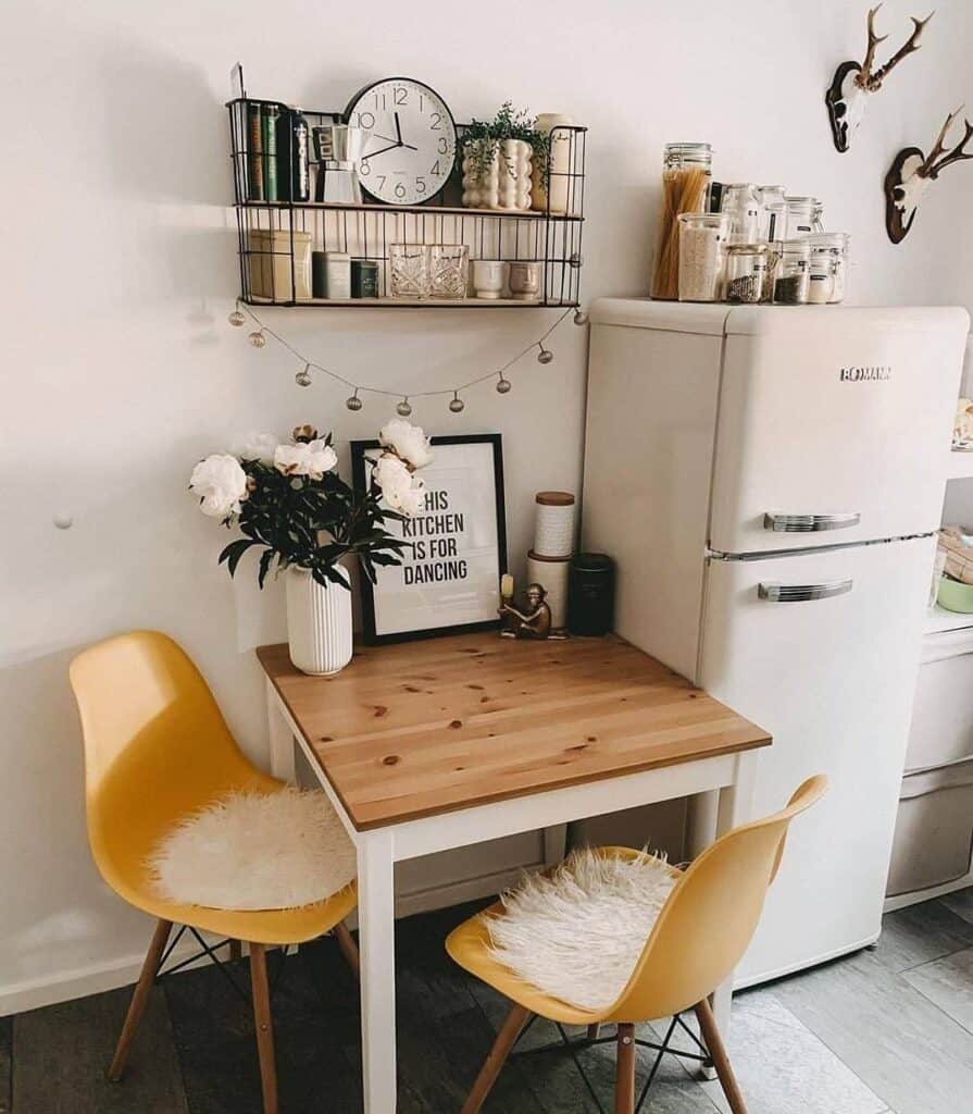 Decorative_Ideas_for_the_Top_of_Your_Fri_
