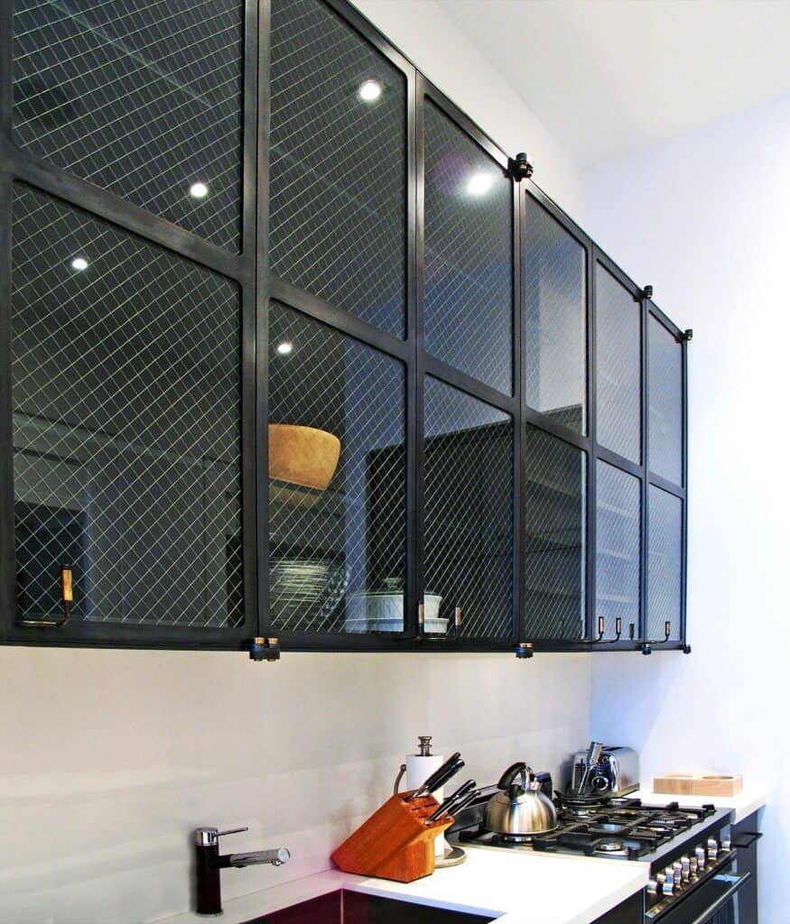 Stylish_Black_and_White_Kitchen_with_Gla_