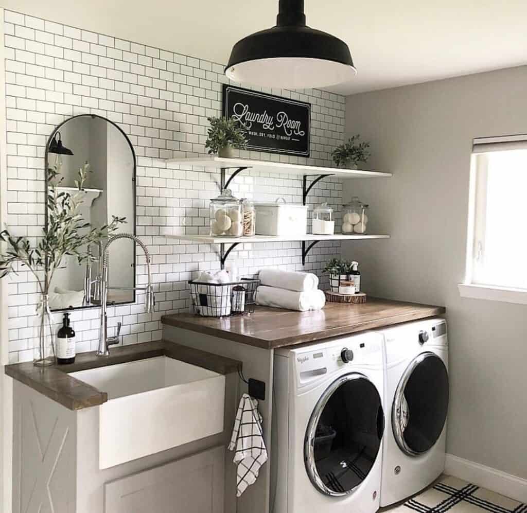 Stylish_Laundry_Room_Light_Fixtures_1