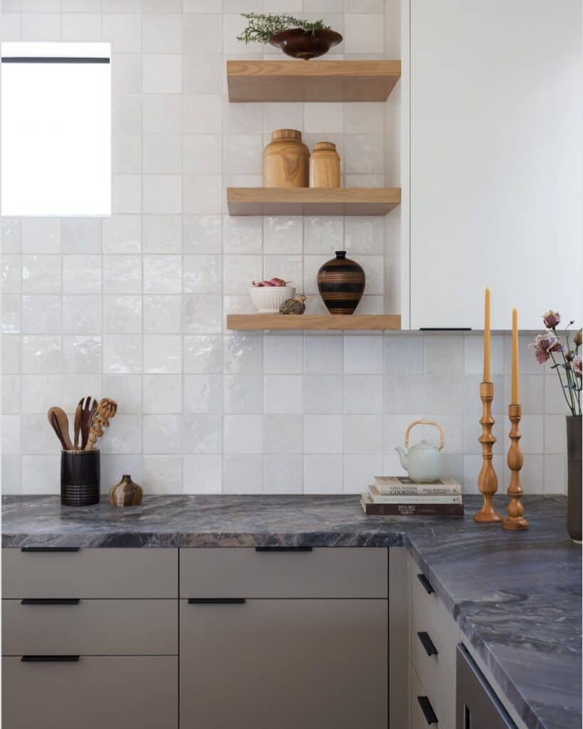 White_Kitchen_Backsplash_Idea_Gorgeous__2