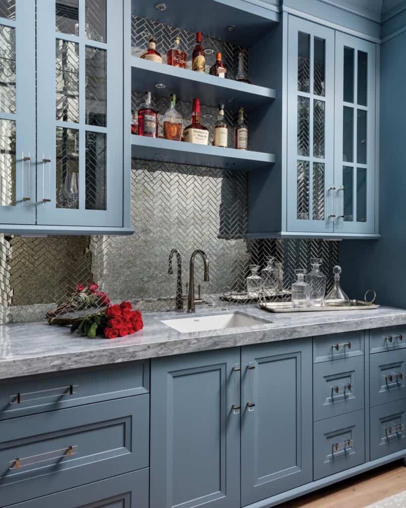 dark_blue_kitchen_cabinets_2