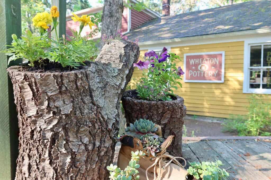 decorating_a_tree_stump_for_a_garden_